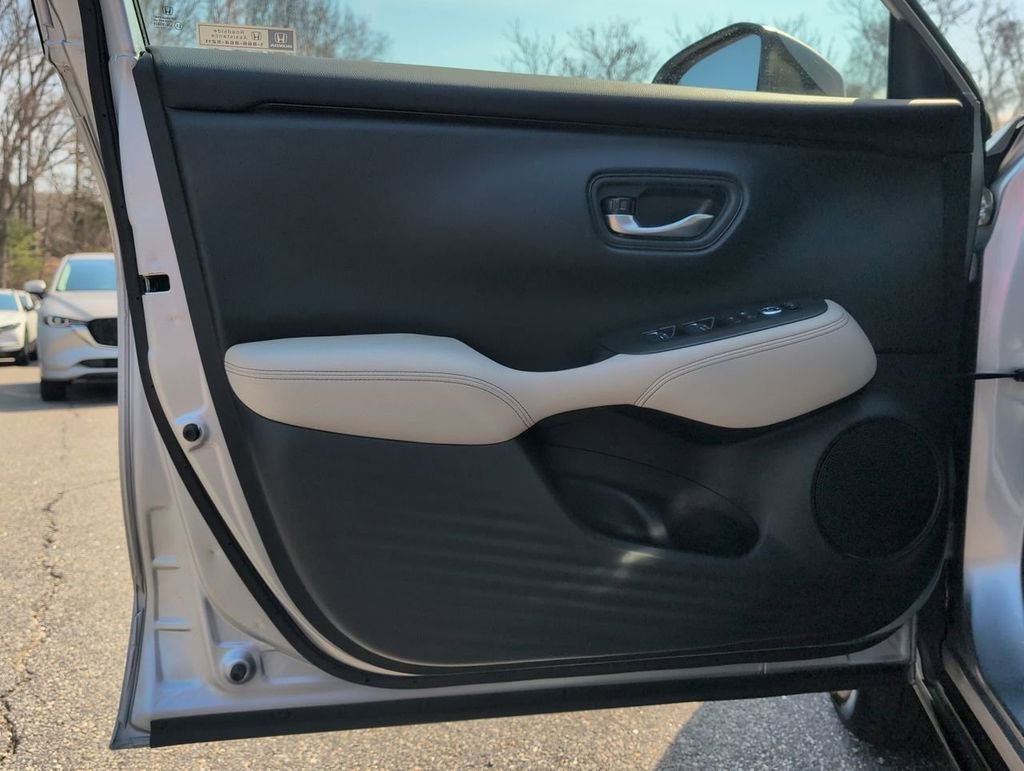 Used 2024 Silver Honda EX-L image 11