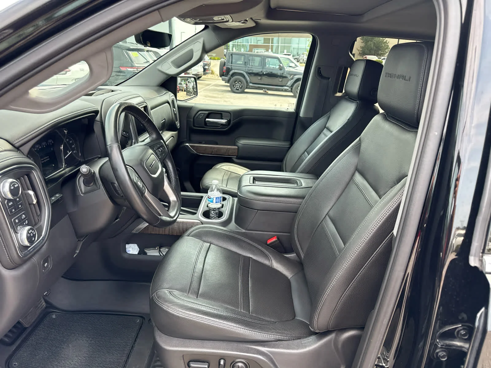 Used 2021 Onyx Black GMC Denali image 9