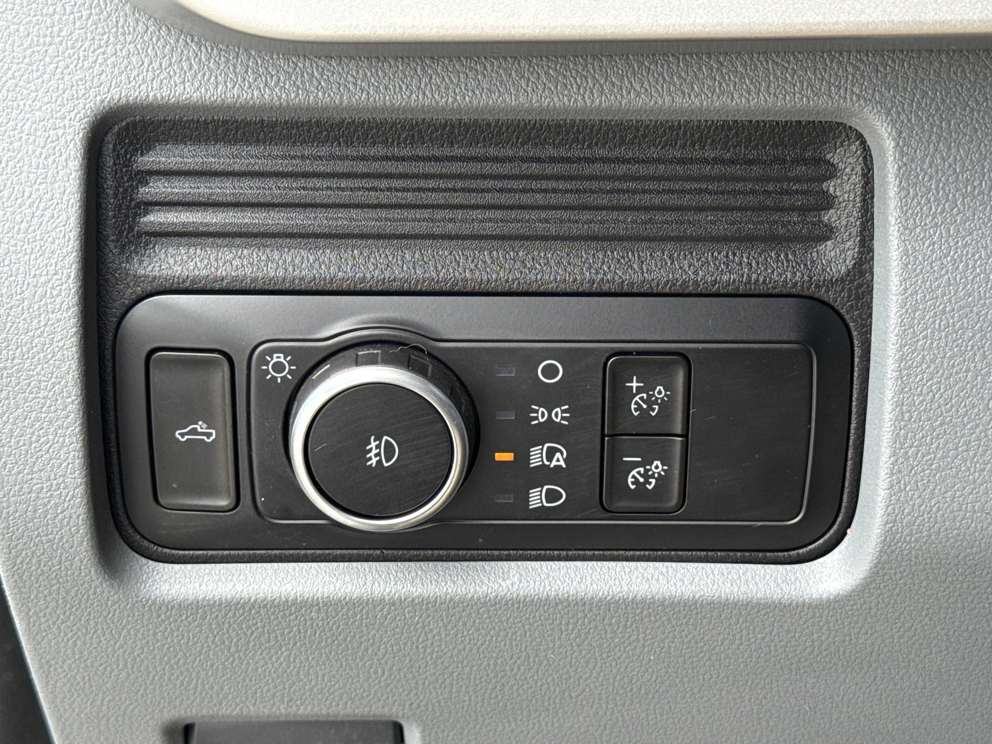 Used 2025 Oxford White Ford XLT image 39