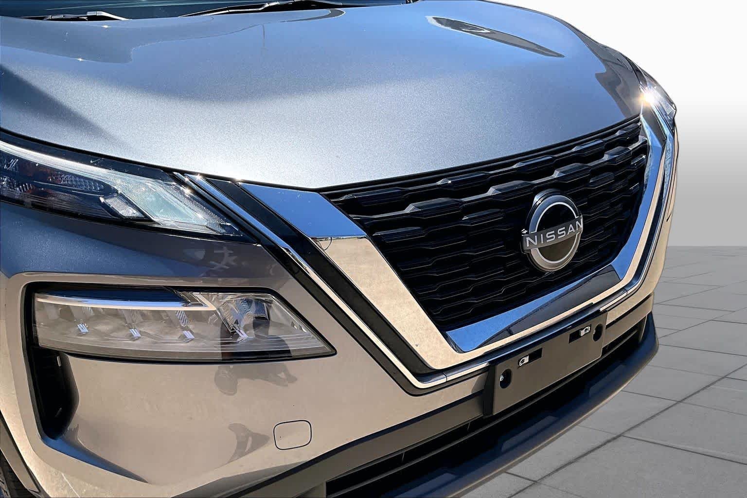 Certified Used 2023 Gun Metallic Nissan SV image 28