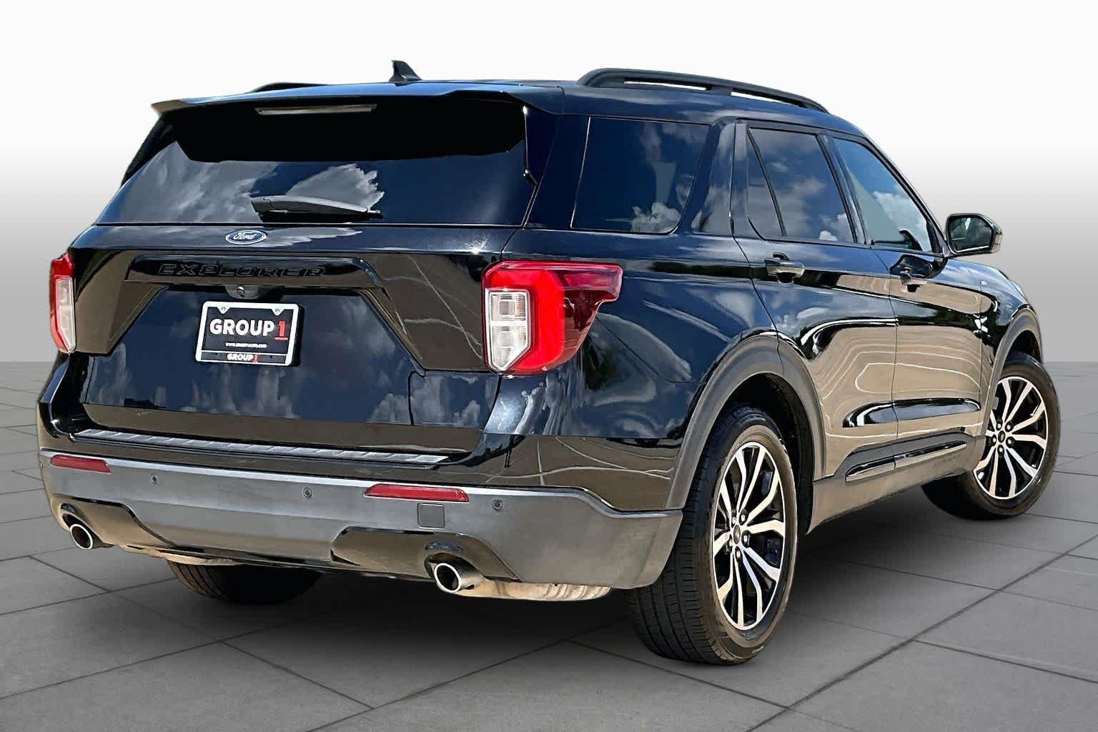 Used 2022 Agate Black Metallic Ford ST-Line image 13