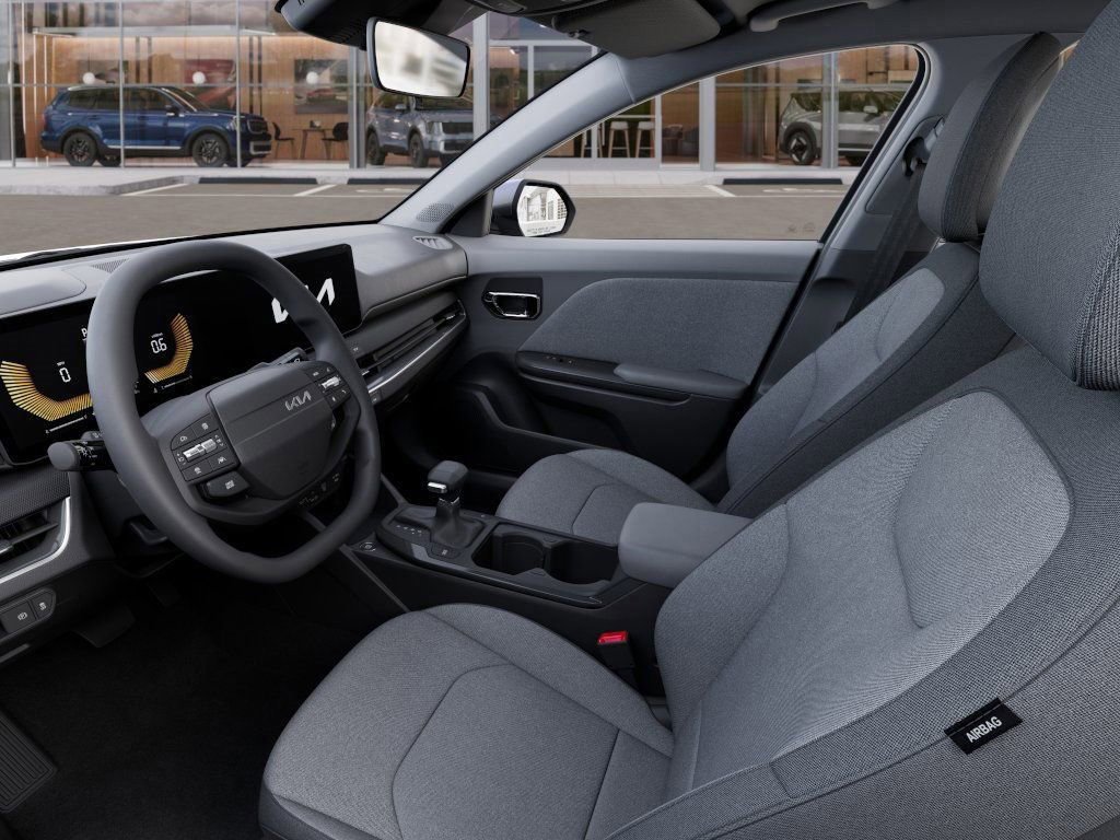 2025 Kia K4 LXS - Photo 17
