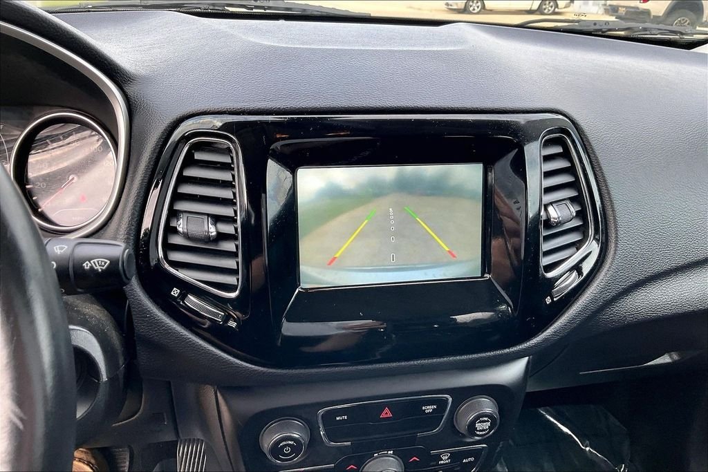 Used 2019 Silver Jeep Latitude image 20