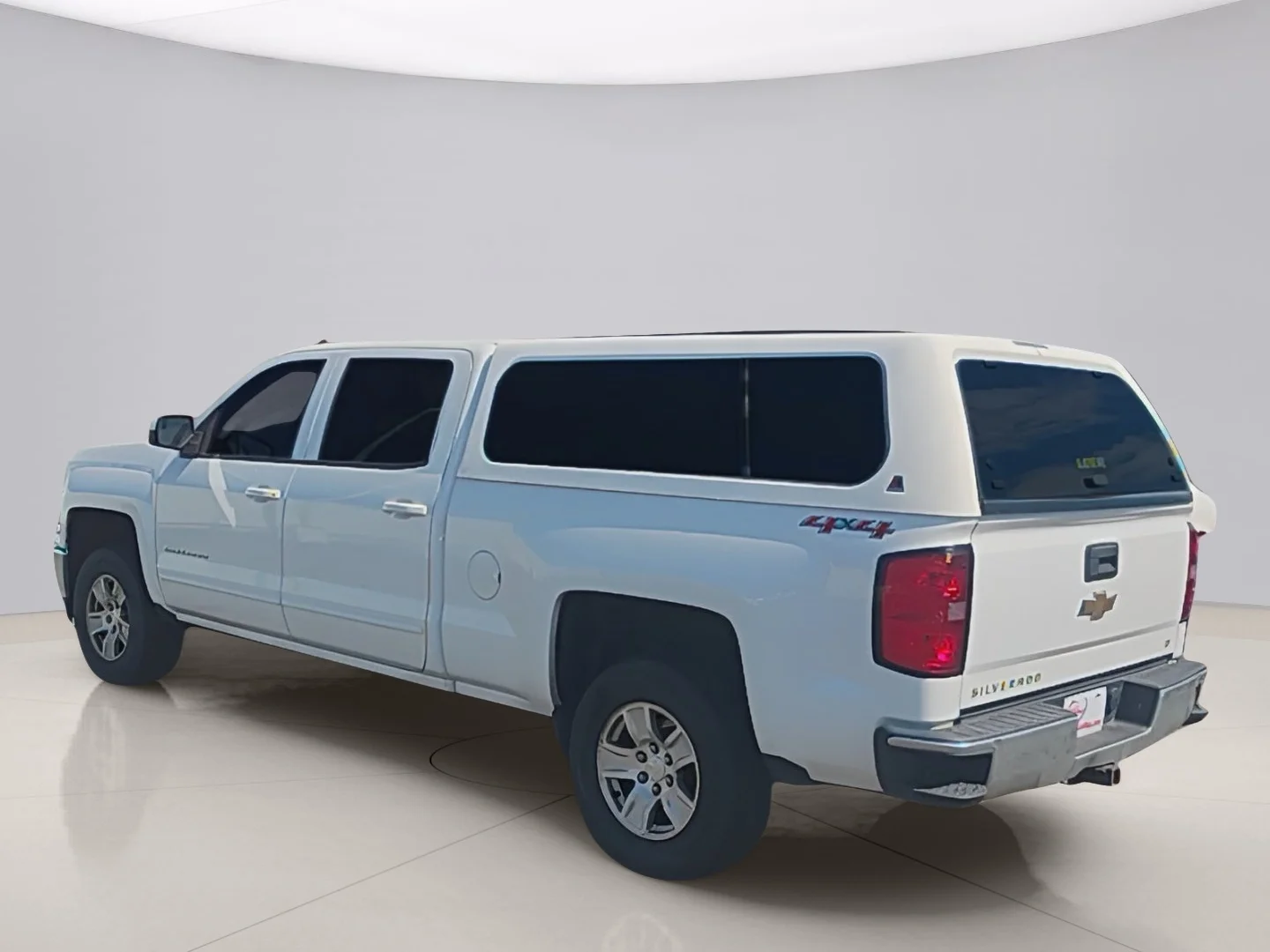 Used 2015 White Chevrolet 1500 image 3