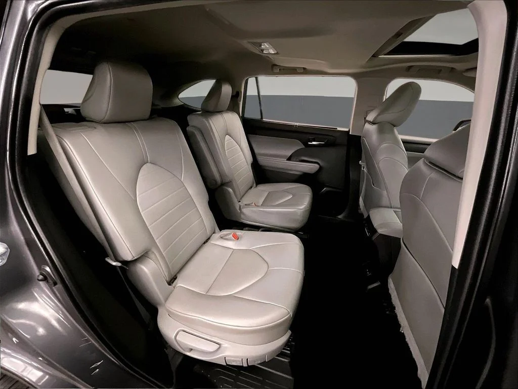 Used 2022 Gray Toyota XLE image 31