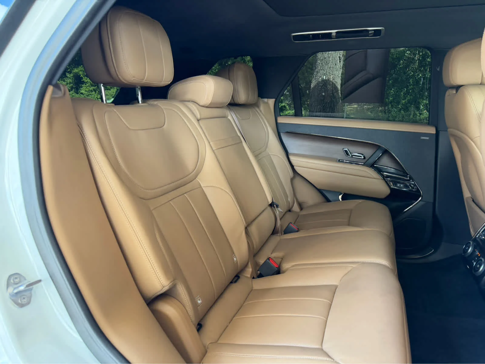 Certified Used 2023 Fuji White Land Rover SE image 17