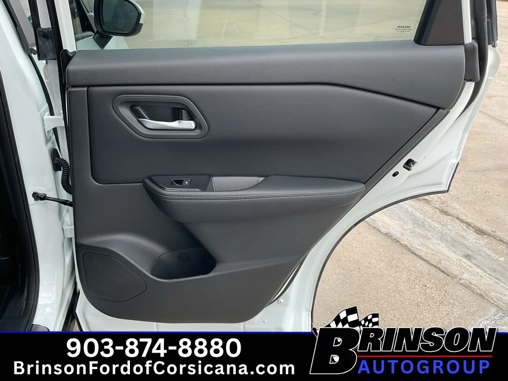 Used 2025 Everest White P Nissan SV image 20