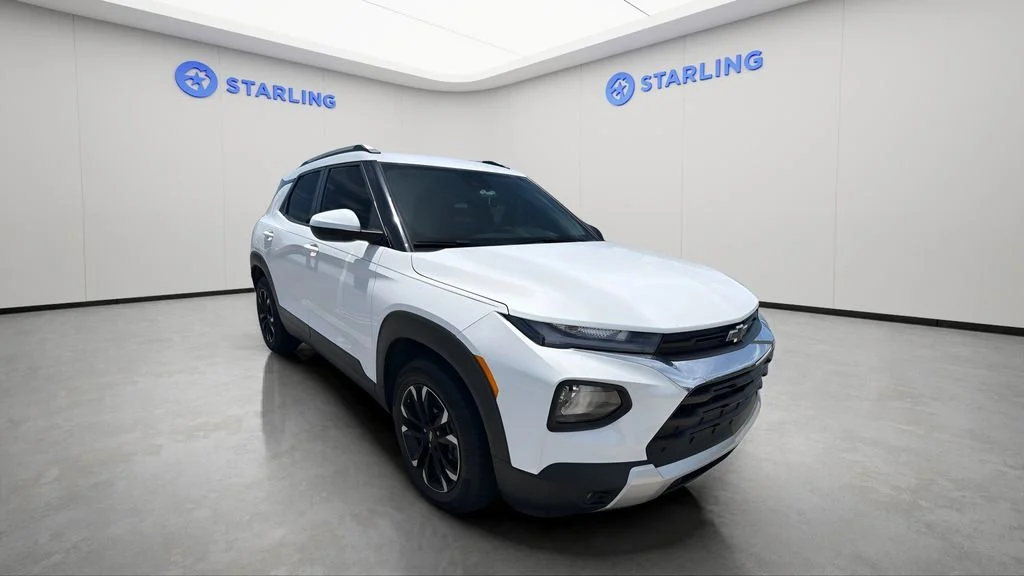 Used 2023 Summit White Chevrolet LT image 3