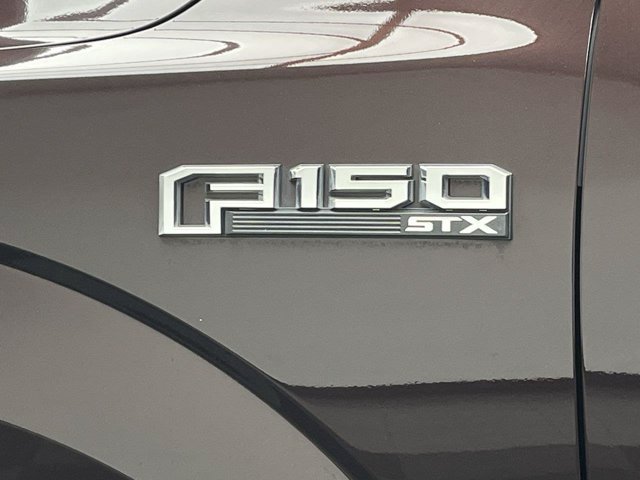 Used 2018 Magma Red Ford XL image 29