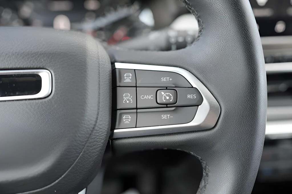 Used 2024 Silver Jeep Limited image 28
