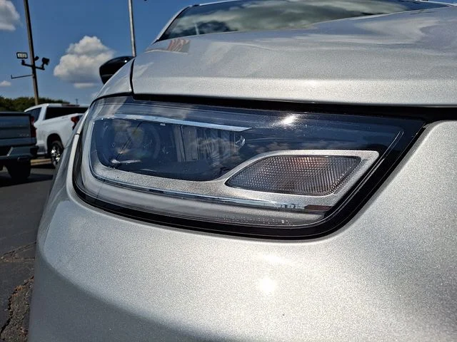 Used 2024 Silver Chrysler Touring L image 9