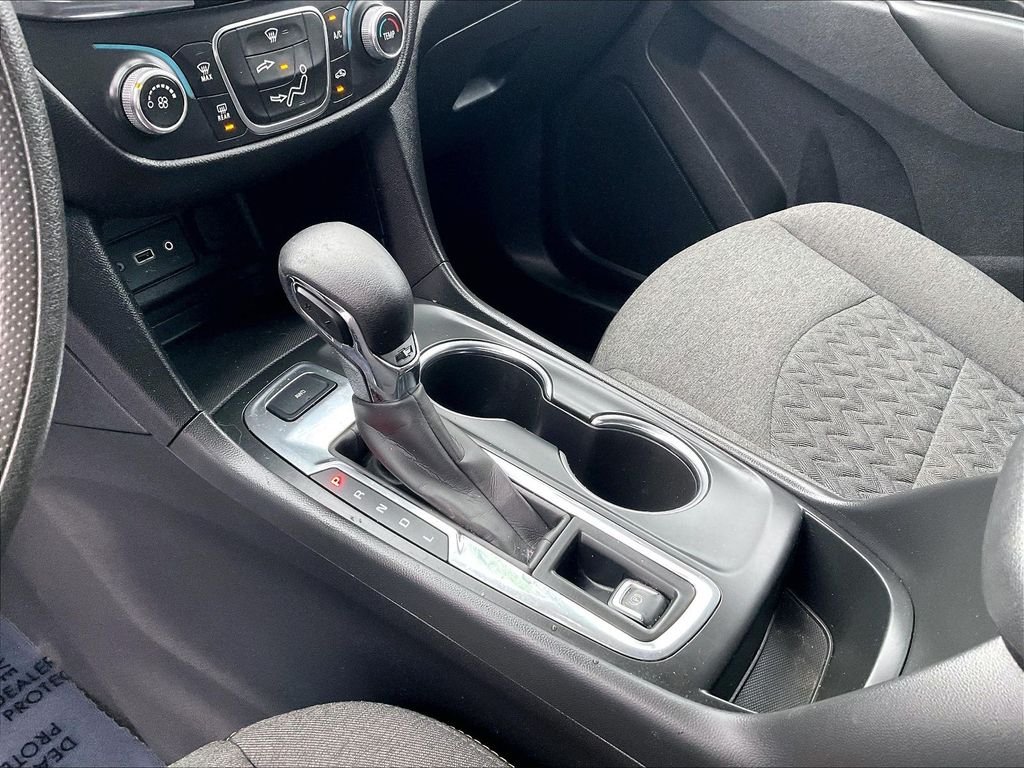 Used 2022 White Chevrolet LT image 19