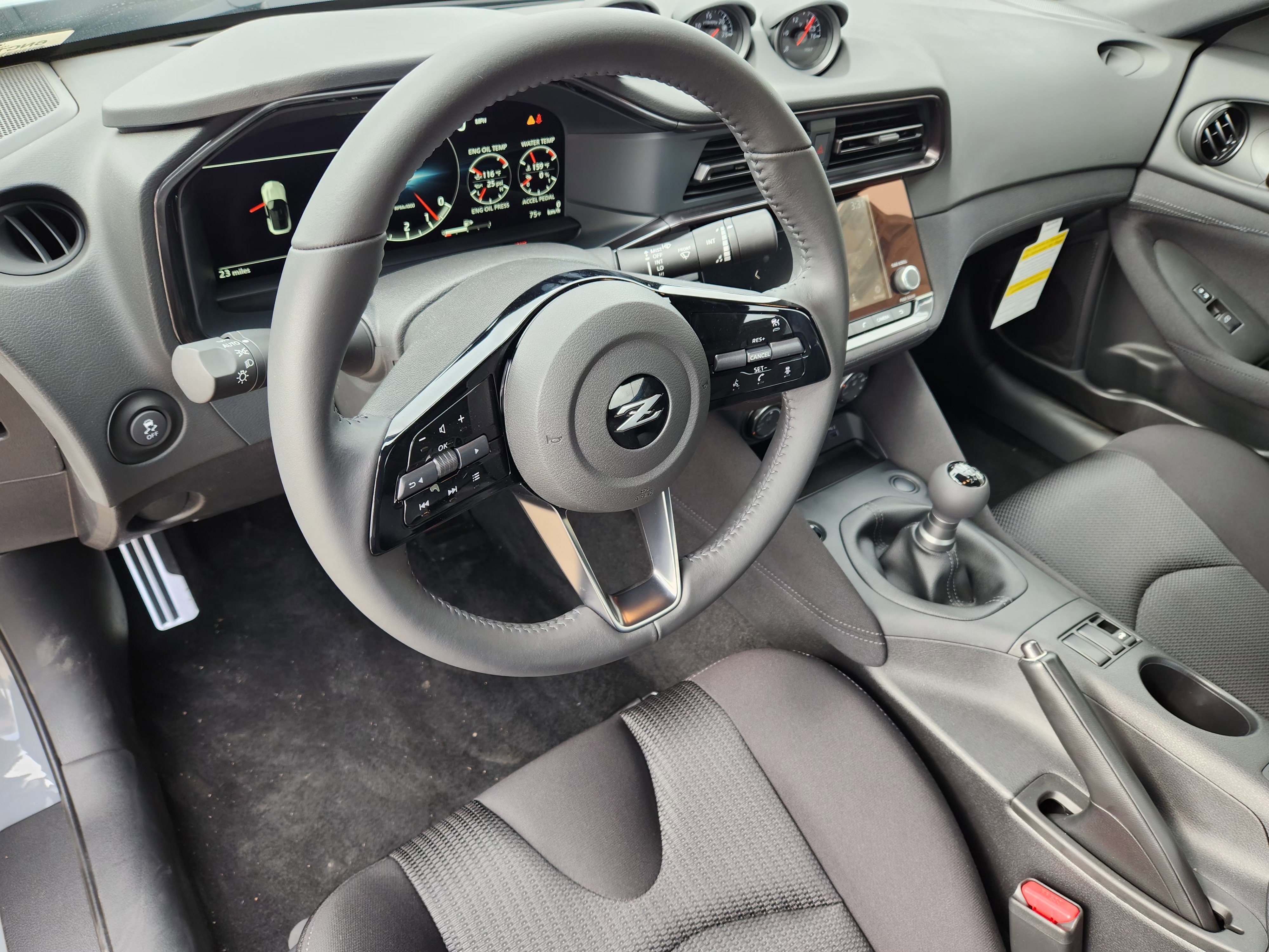 New 2026 Boulder Gray Pearl / Super Black Two-tone Nissan Sport image 22