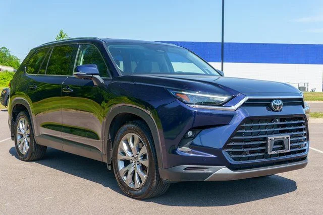 Used 2024 Blue Toyota  image 4
