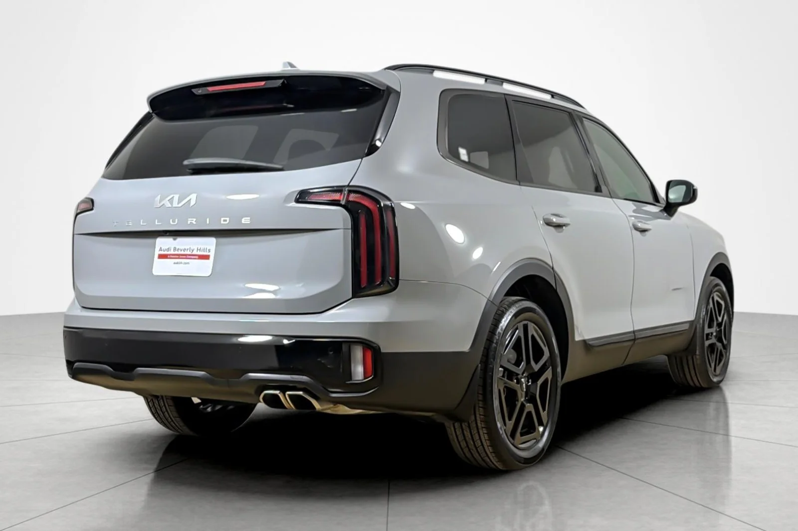 Used 2024 WOLF GRAY Kia SX AWD image 5