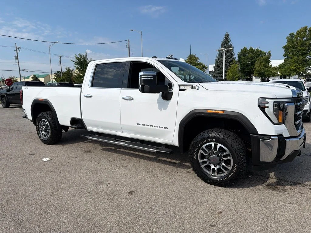 Used 2024 White GMC SLT image 9