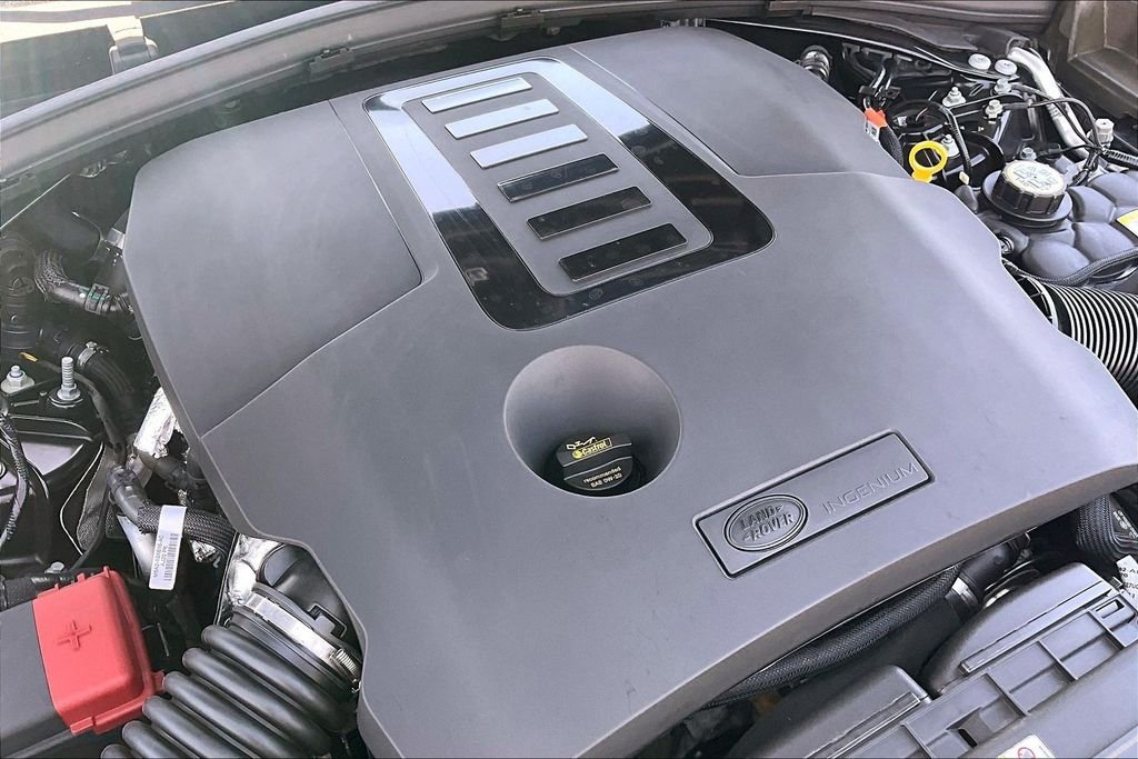 Certified Used 2023  Land Rover R-Dynamic S MHEV image 29