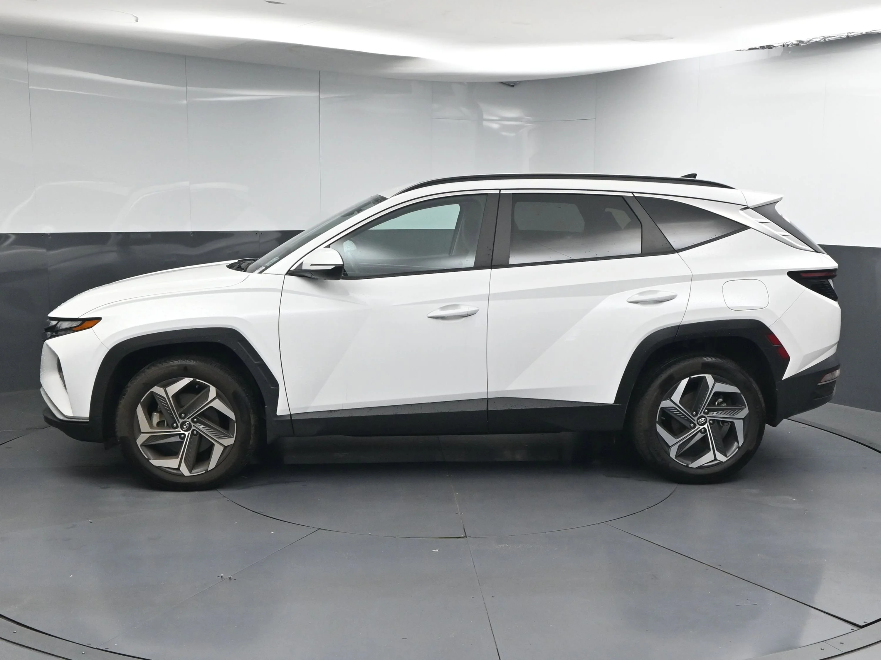 Used 2023 Serenity White Pearl Hyundai SEL image 4