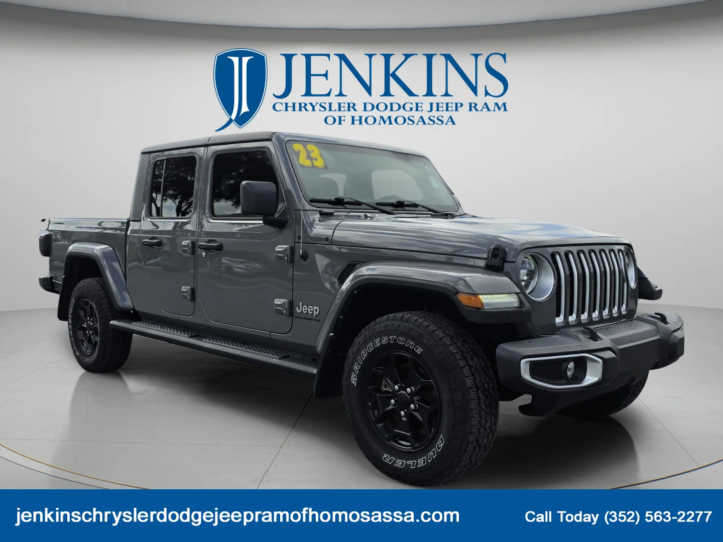 Used 2023 Sting-Gray Clearcoat Jeep Overland image 1