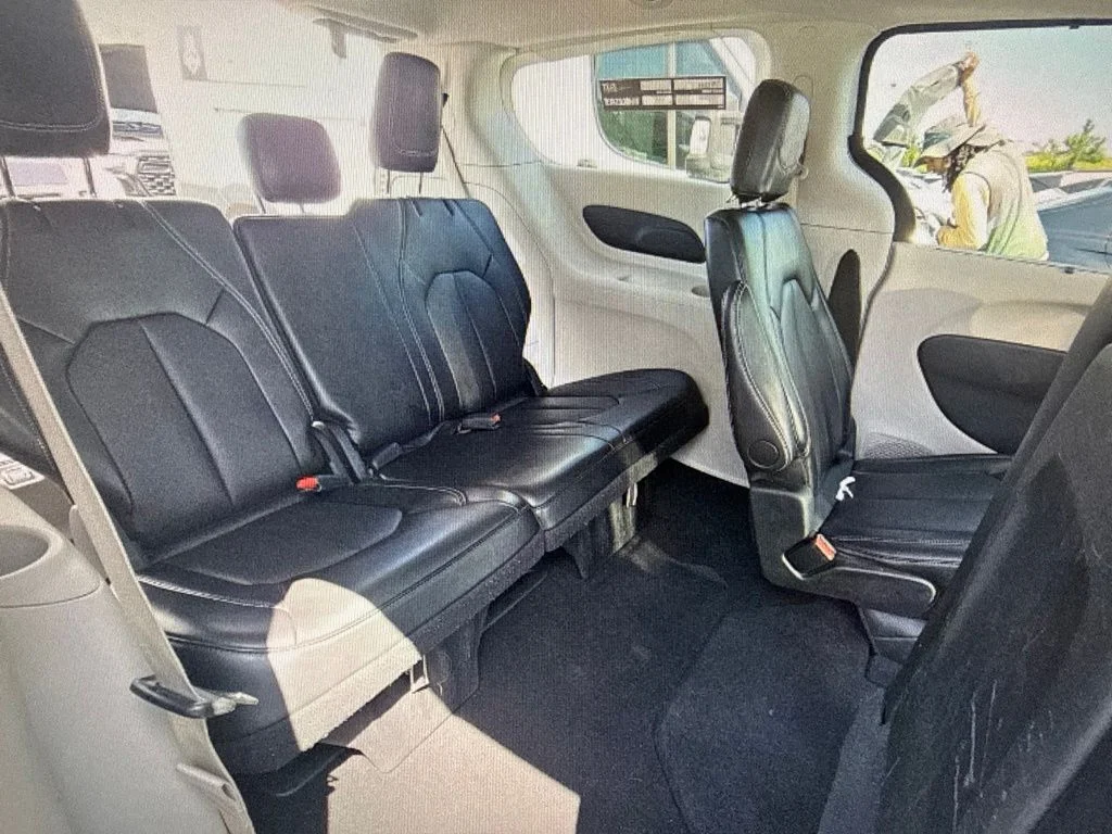 Used 2024 White/off-white Chrysler Touring L image 9