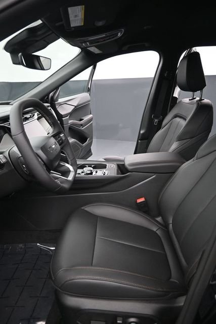 New 2026 Diamond Black Crystal Pearl-Coat Exterior Paint Jeep Limited image 7