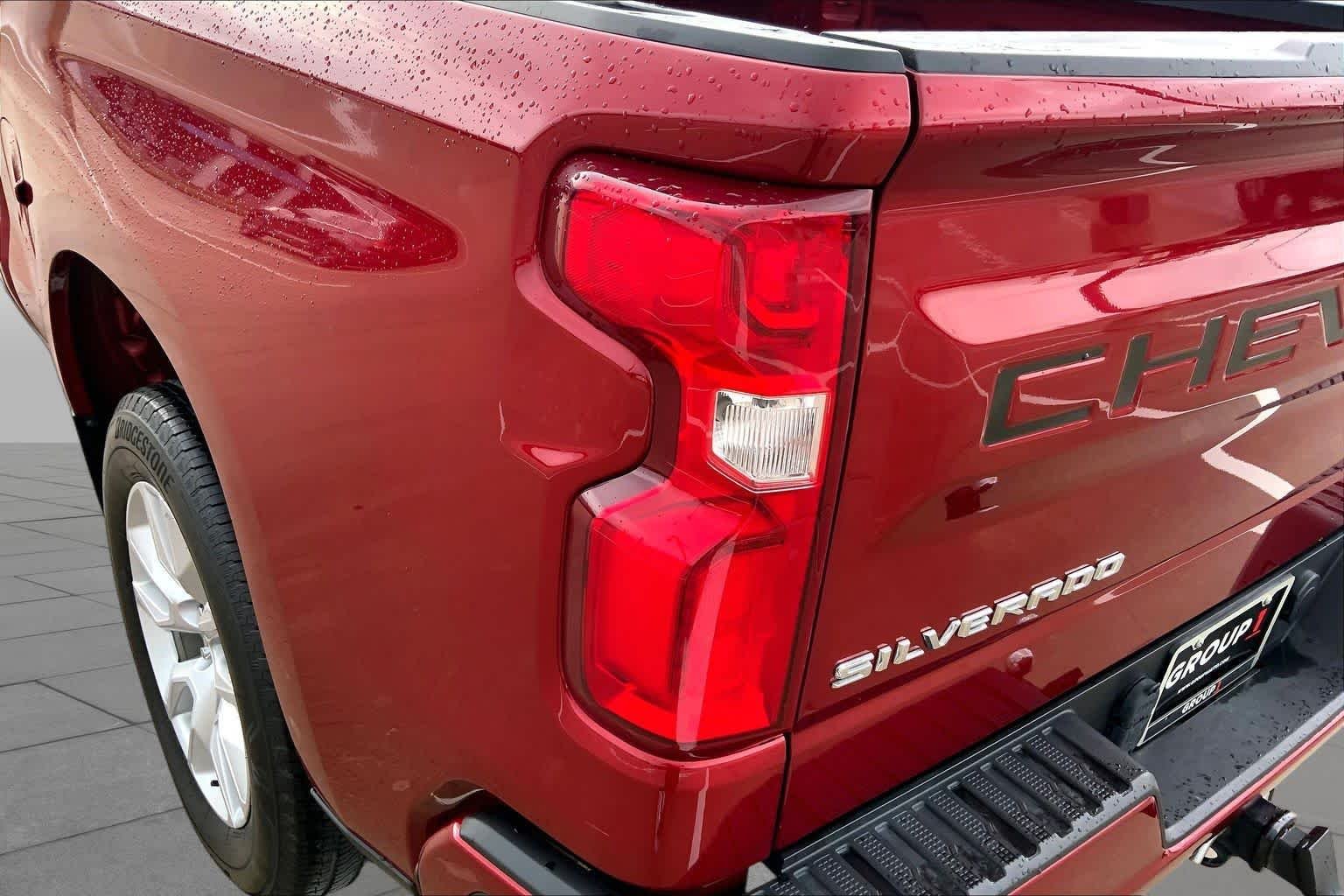 Used 2022 Cherry Red Tintcoat Chevrolet Custom image 27