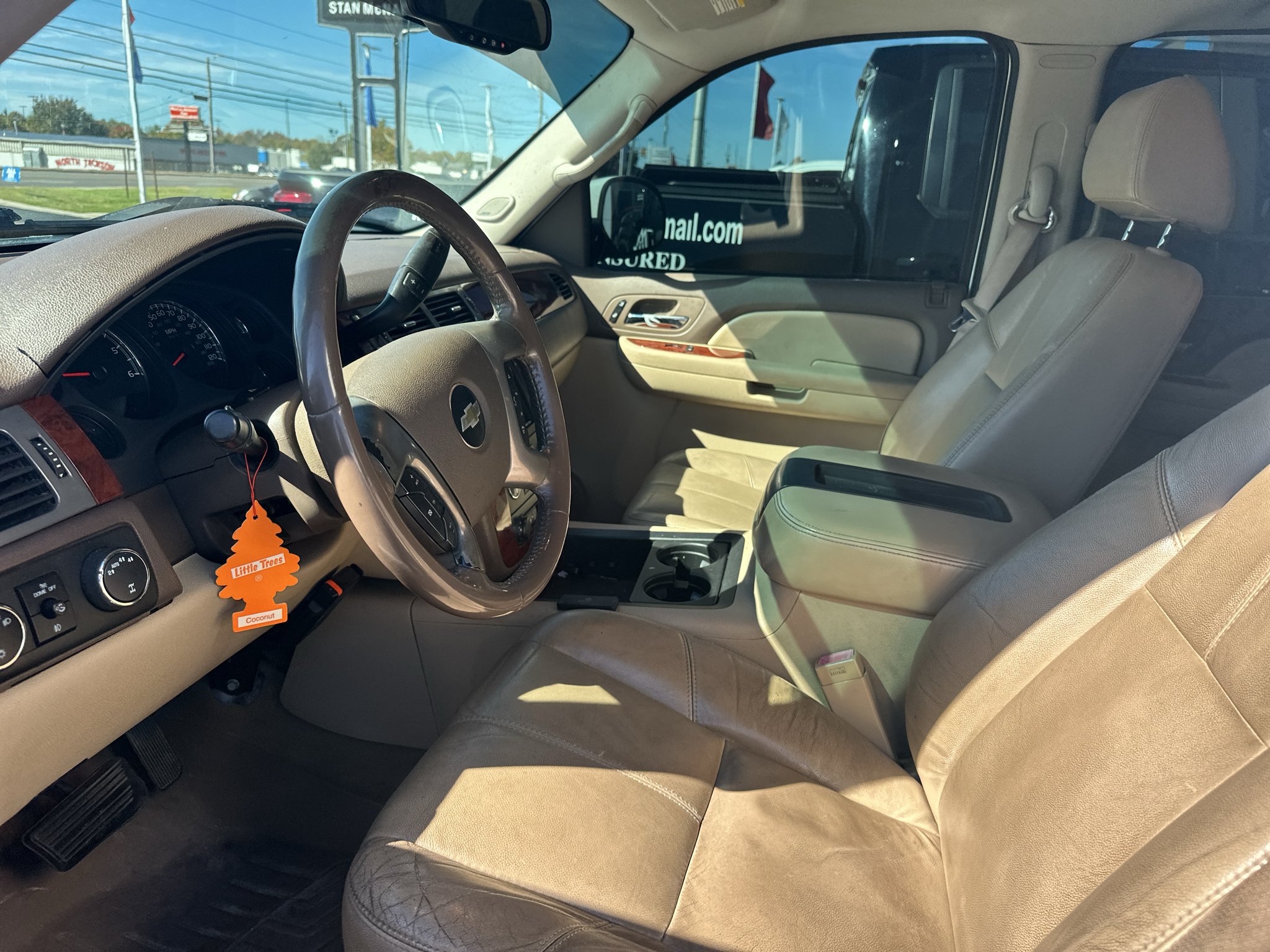 Used 2009 SUMMIT WHITE Chevrolet LTZ image 5