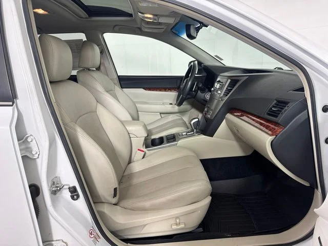 Used 2011 Satin White Pearl Subaru 2.5i image 4