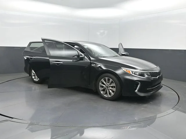 Used 2018 Black Kia S image 36