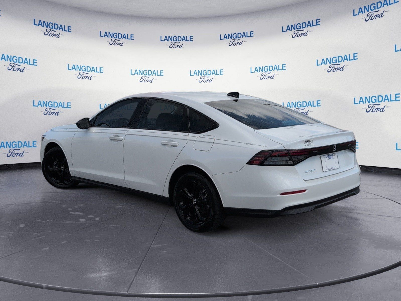 Used 2025 White Honda SE image 9