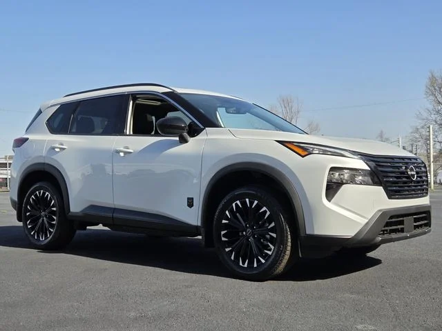 New 2026 Everest White Pearl TriCoat Nissan Dark Armor™ image 4