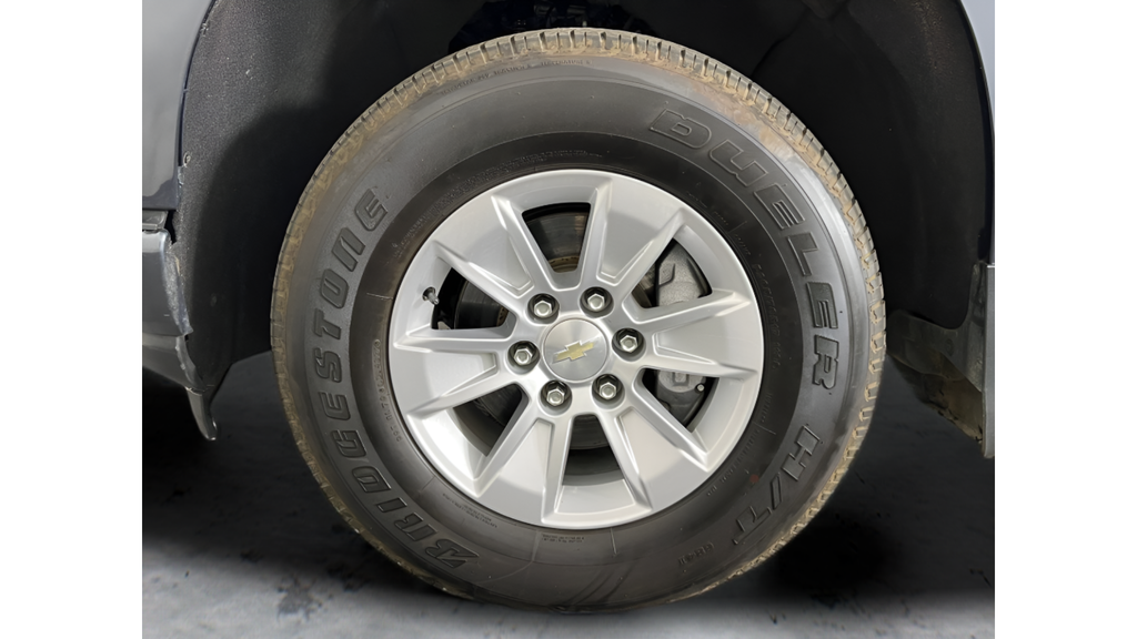 Used 2021 Gray Chevrolet LT image 25
