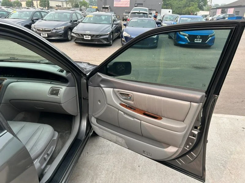 Used 2004 Gray Toyota XLS Sedan 4D image 18