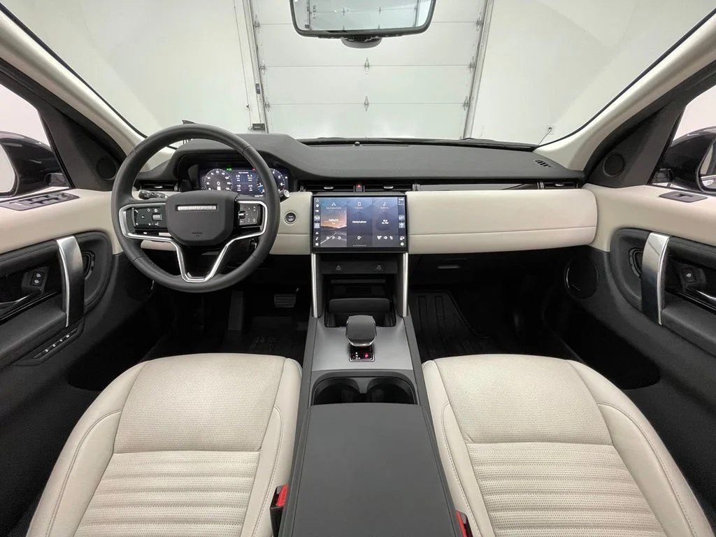 Used 2025 Varesine Blue Metallic Land Rover S image 3