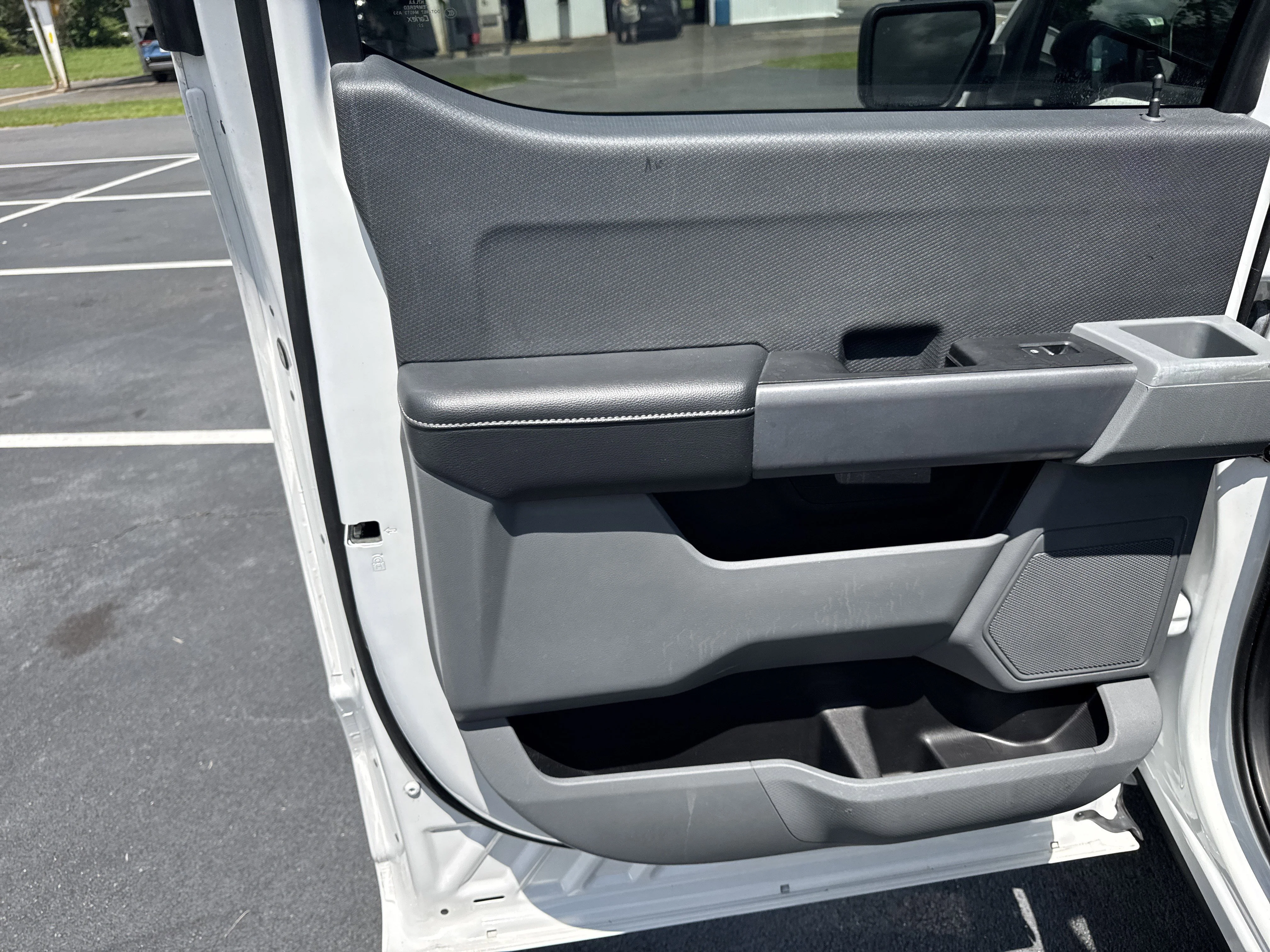 Used 2023 Oxford White Ford XLT image 26