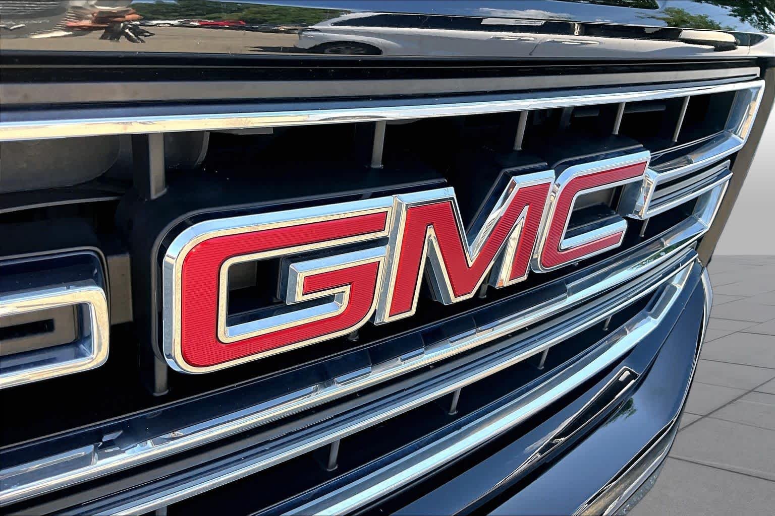 Used 2018 Onyx Black GMC  image 28