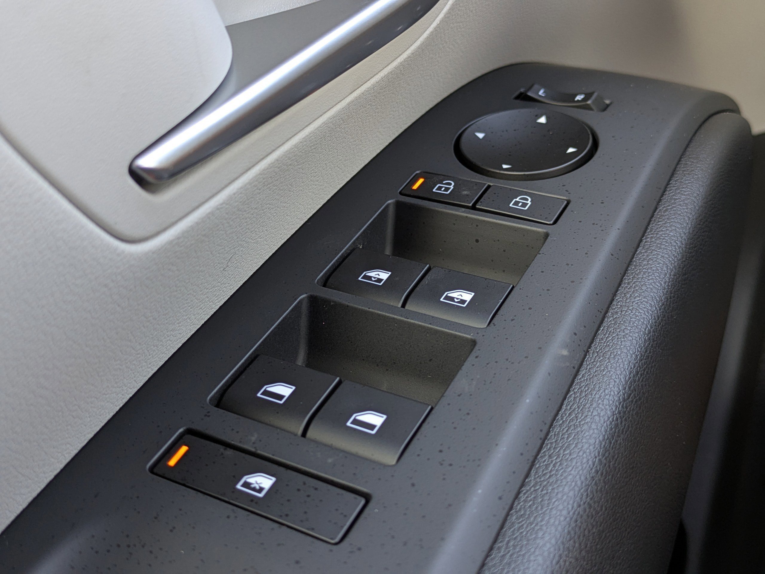 New 2026 Creamy White Pearl Hyundai SEL Convenience image 23