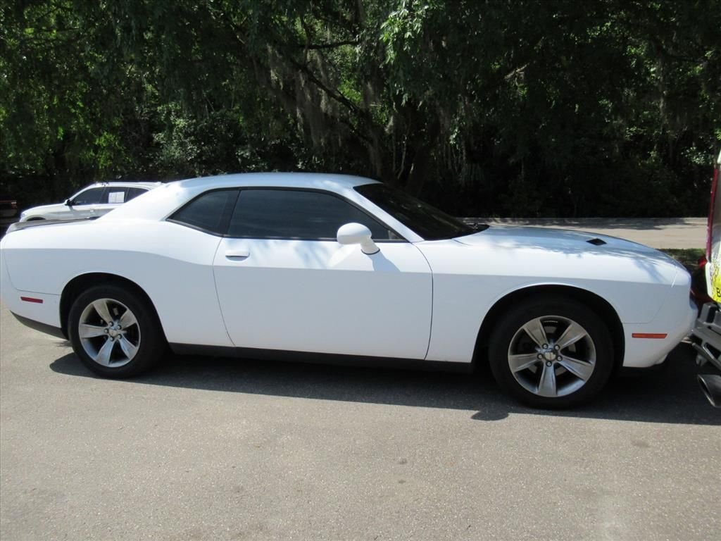 2015 Dodge Challenger SXT's photo