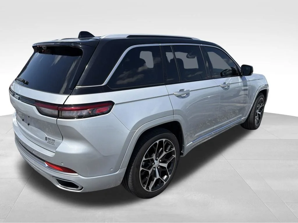 Used 2022 Silver Jeep Summit Reserve 4xe image 21