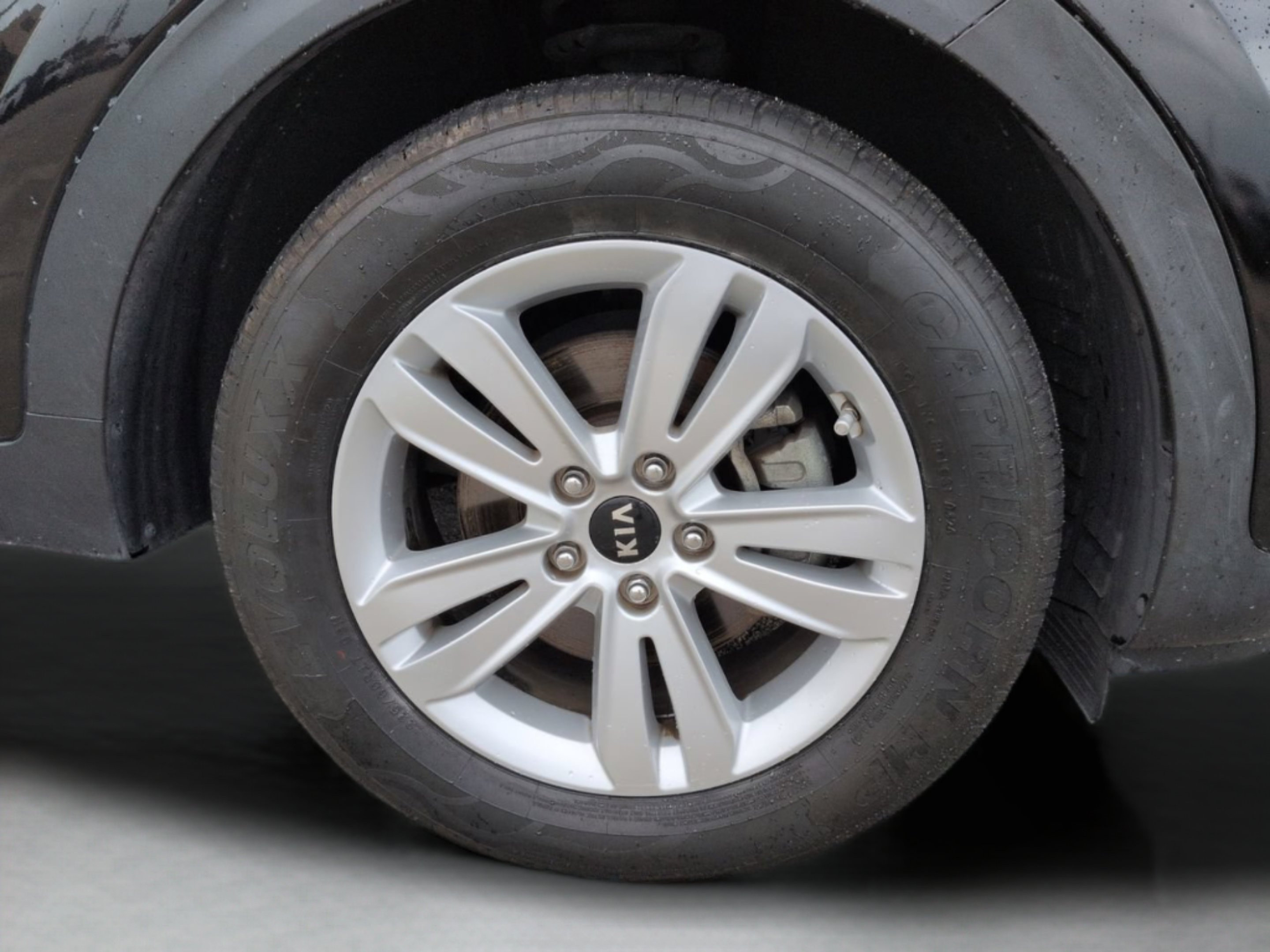 Used 2018 Black Cherry Kia LX image 25