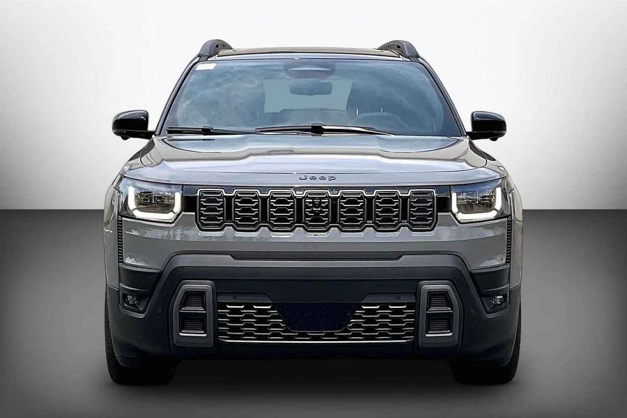 New 2026 Sting-Gray Clear-Coat Exterior Paint Jeep Overland image 3