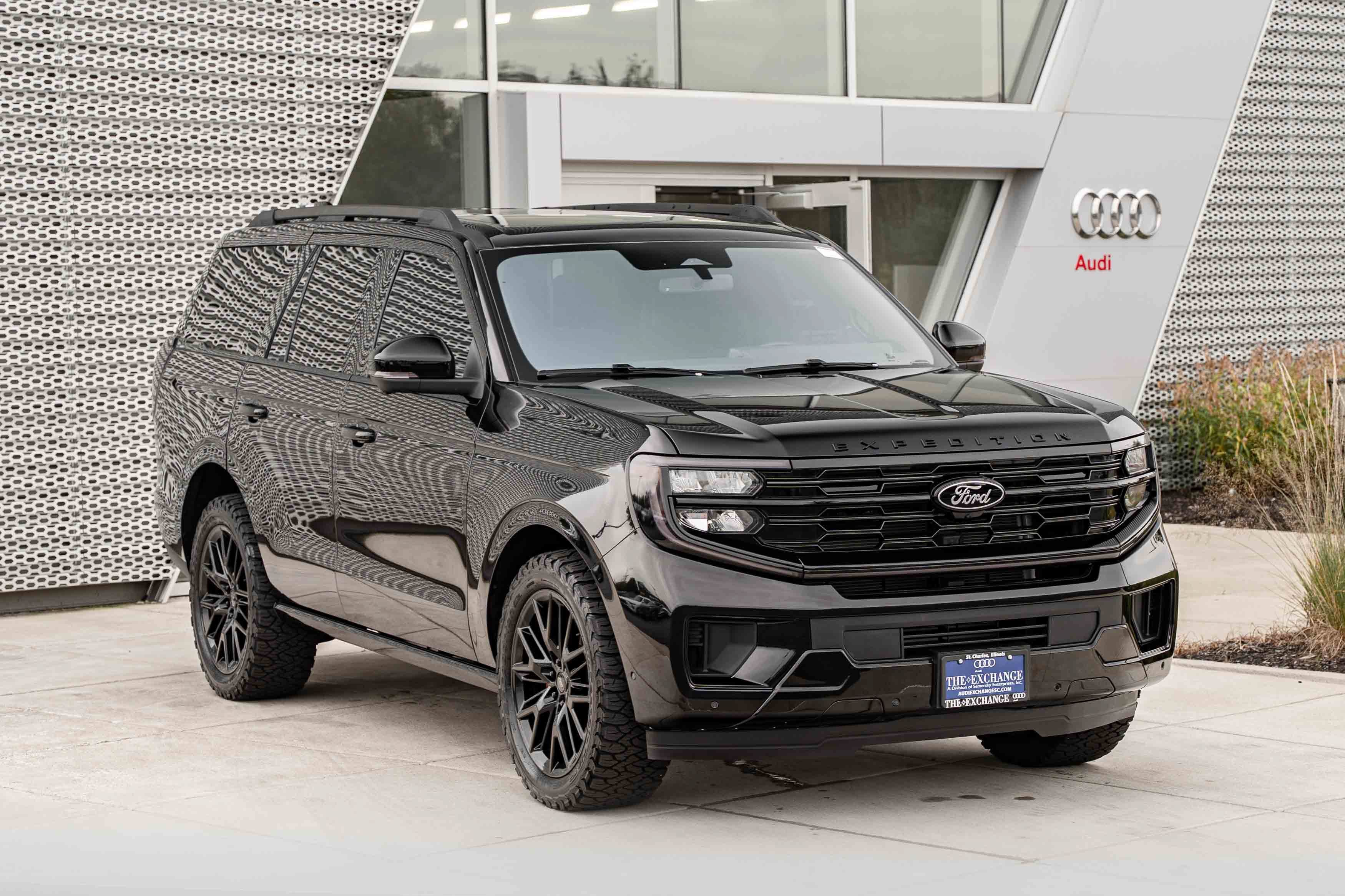 Used 2025 Agate Black Metallic Ford Platinum image 2