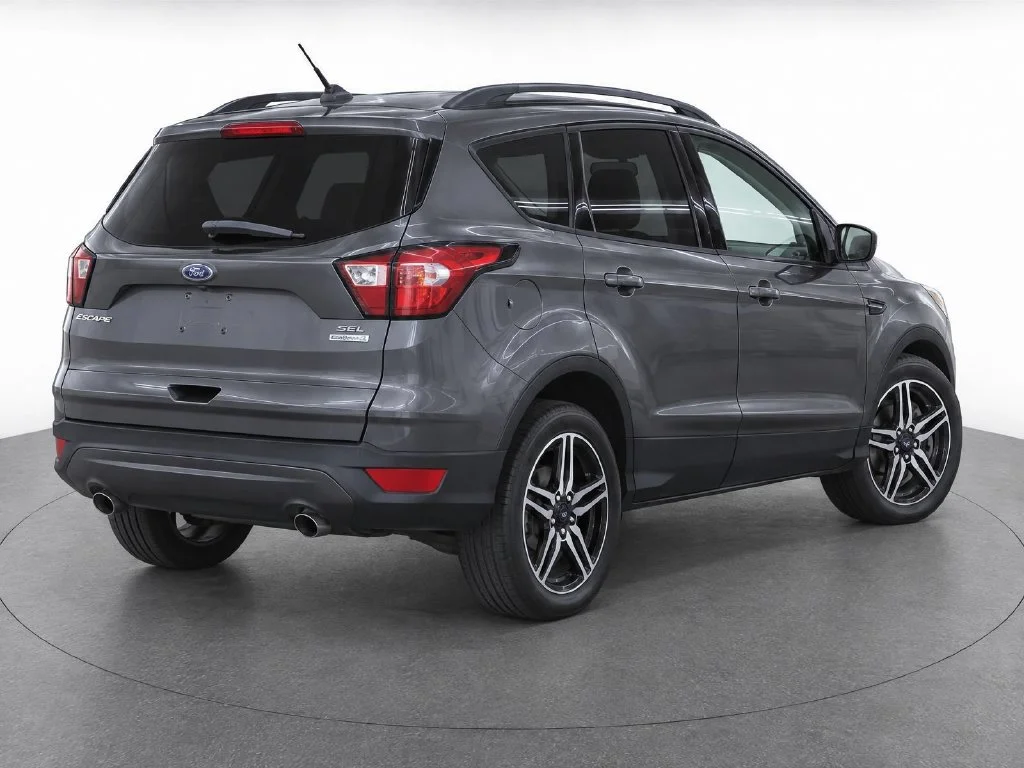 Used 2019 Gray Ford SEL image 3