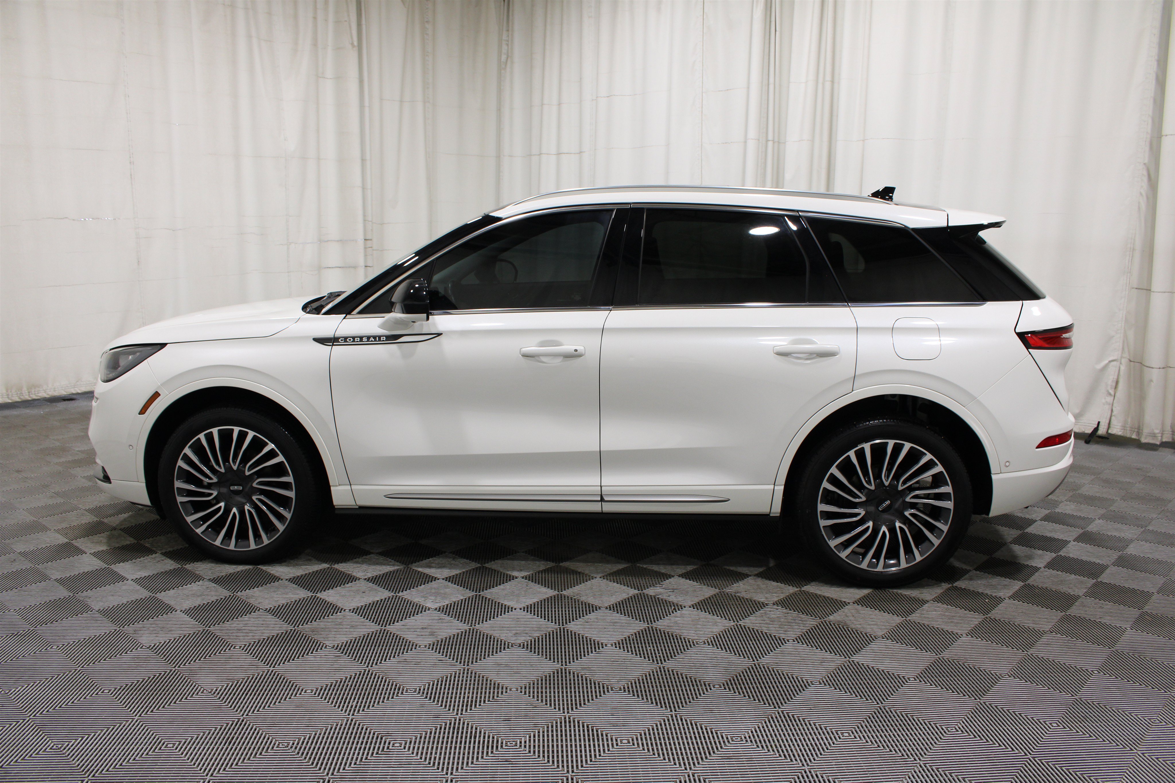 Certified Used 2022 Pristine White Metallic Tri-Coat Lincoln Standard image 33