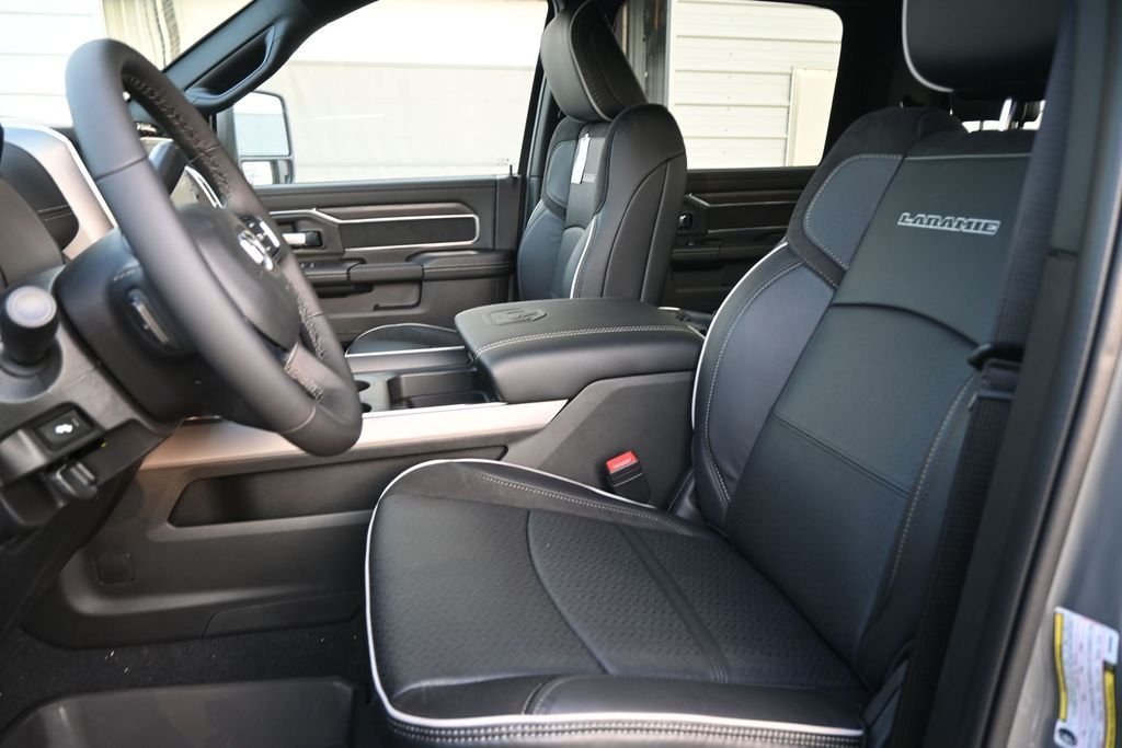 New 2026 Ceramic Gray Clear-Coat Exterior Paint RAM Laramie image 32