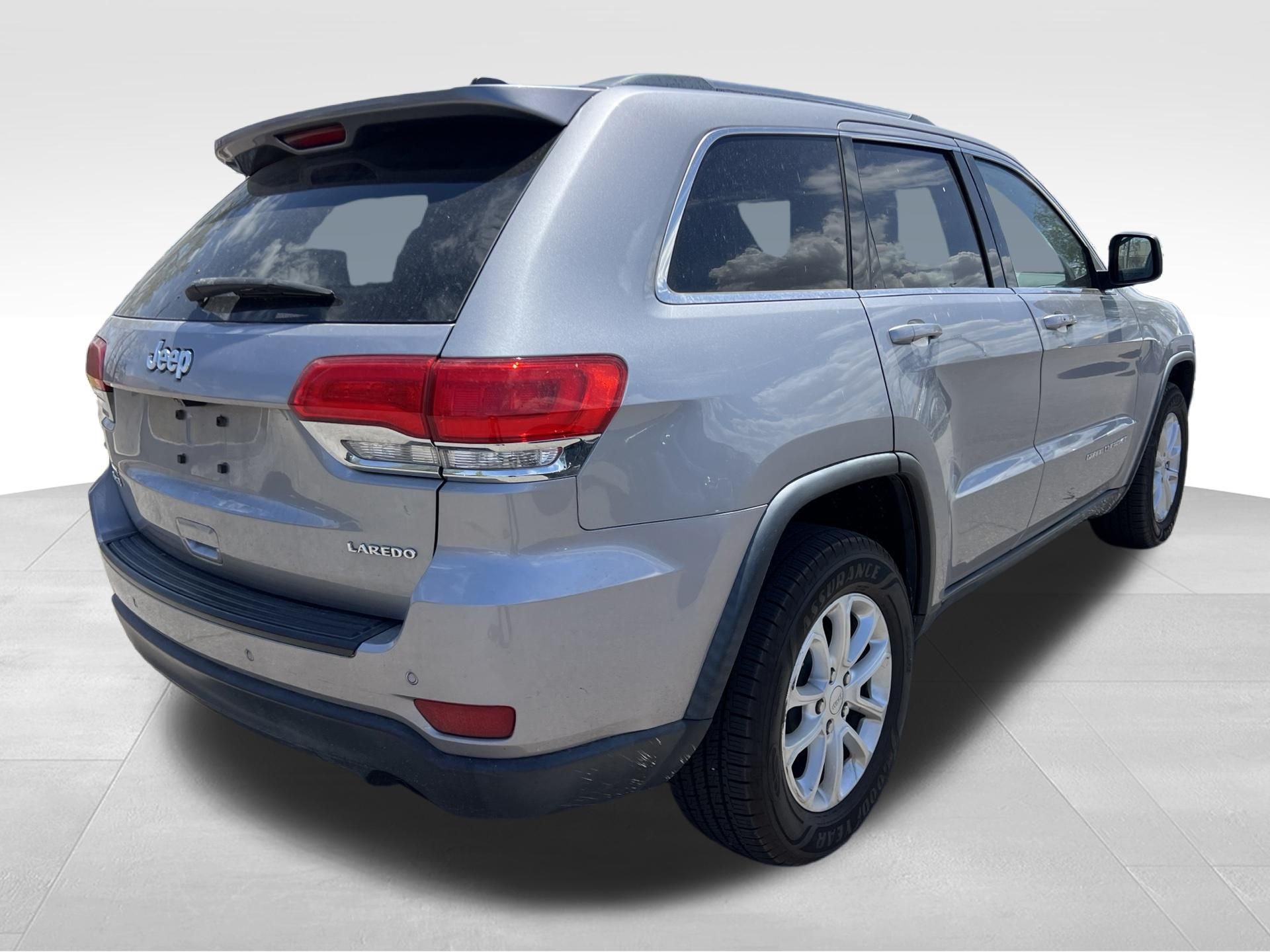 Used 2015 Silver Jeep Laredo image 5