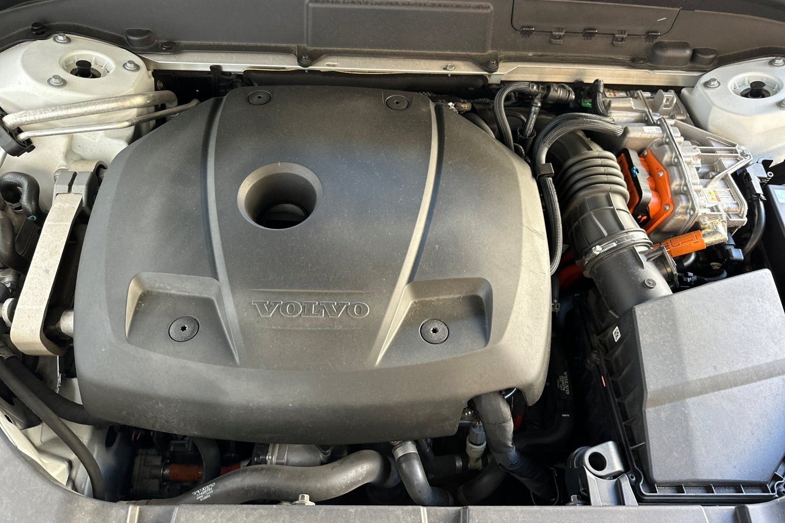 Used 2018 White Volvo T8 Inscription image 33