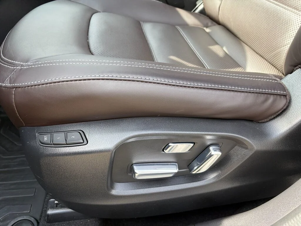 Used 2024  Mazda Signature AWD at Top of the Line. Turbo! Finance a image 19