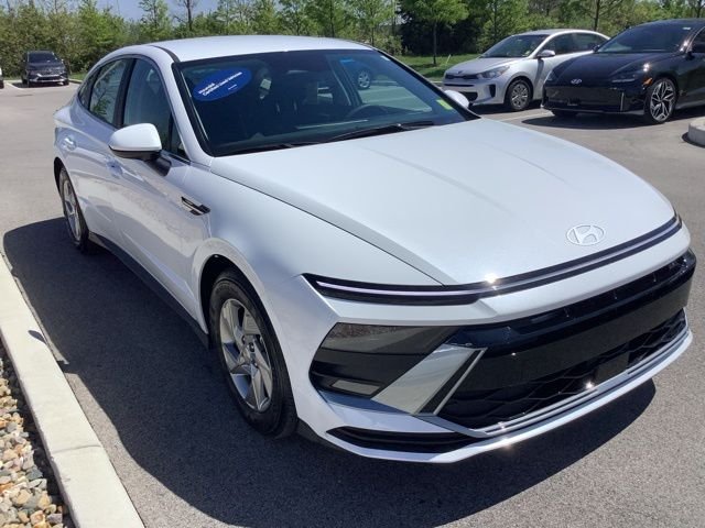 Certified Used 2026 White Hyundai SE image 4