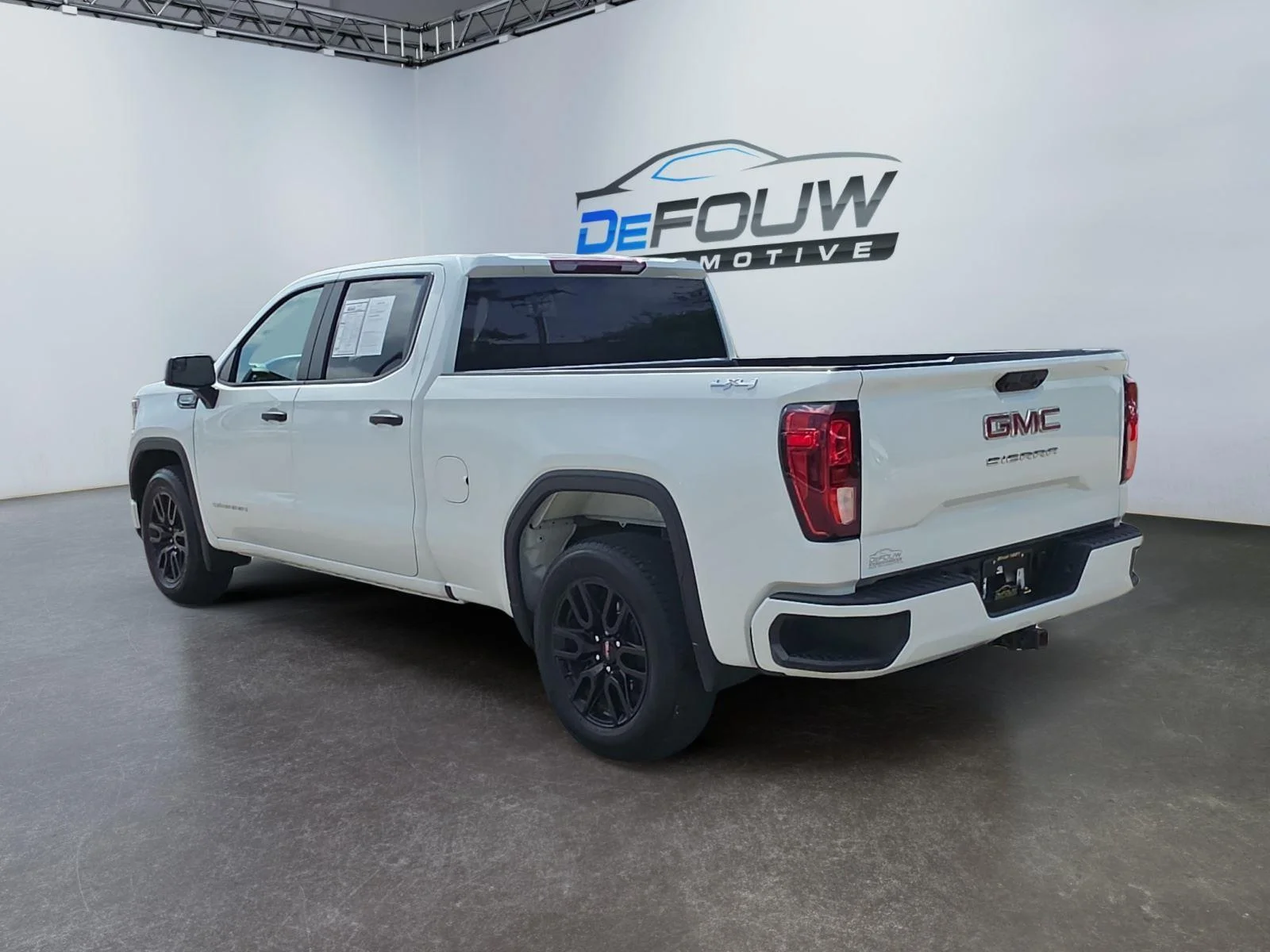 Used 2024 Summit White GMC Pro image 5